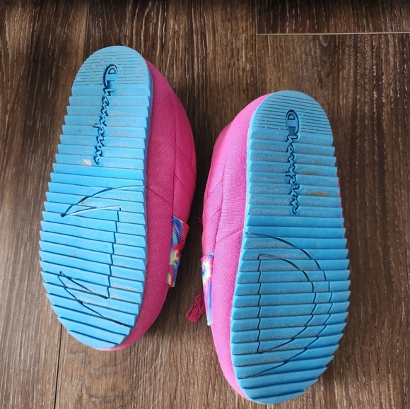 Champion Kids' Pink Slip-On Shoes Slippers Size 4Y - Picture 3 of 3